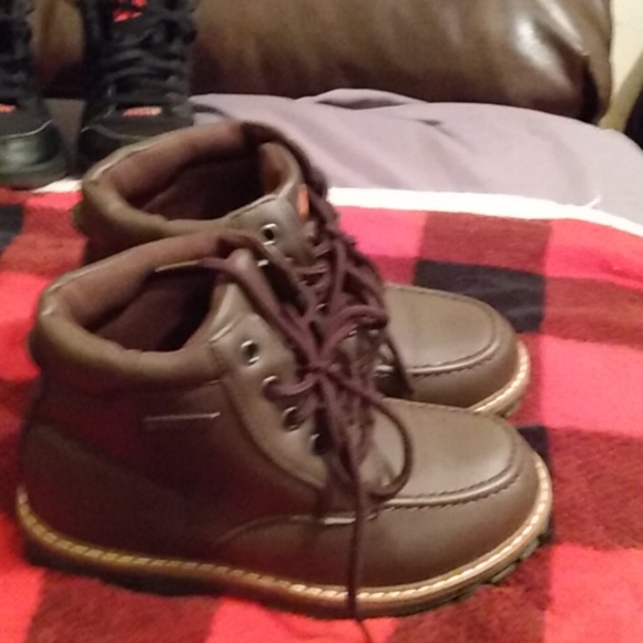 Shoes - Picture 2 of 6